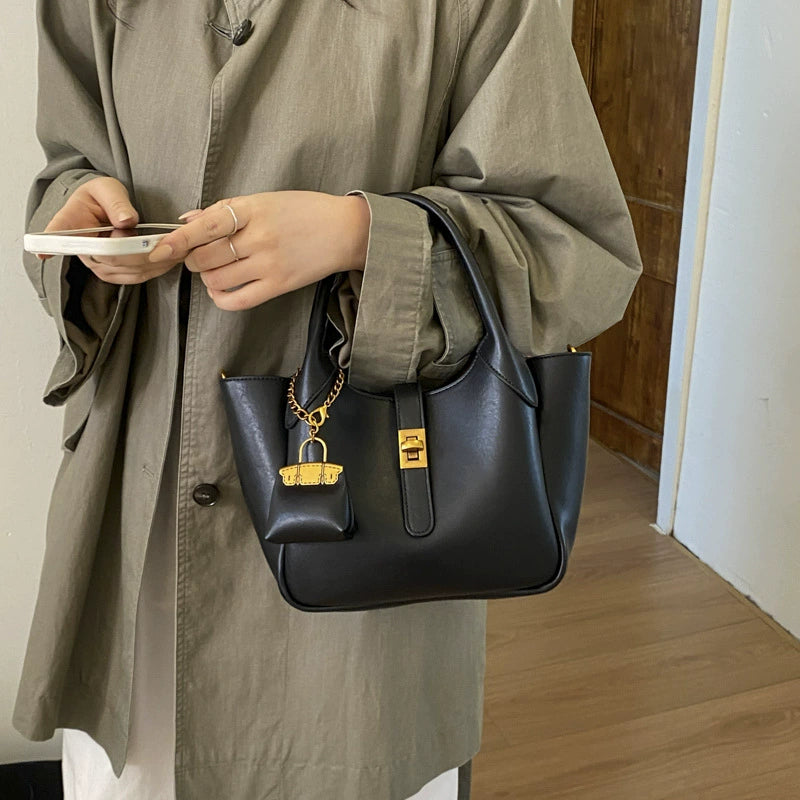 🎒 Elegant Women’s Structured Handbag ✨